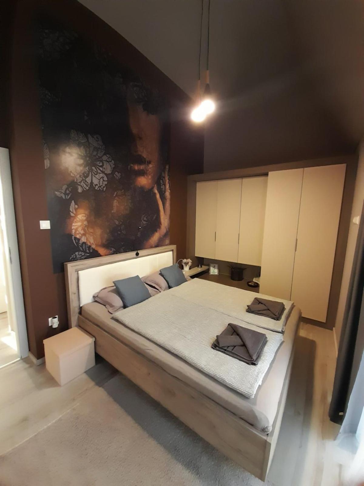 Ferienwohnung Noir Gold Penthause - Szegedin Exterior foto