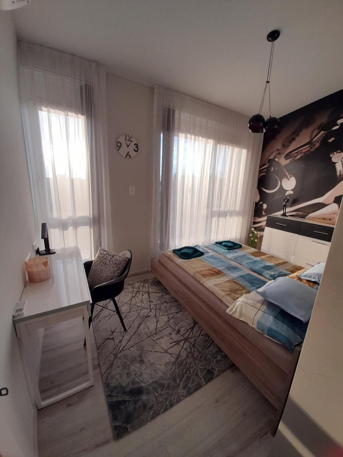 Ferienwohnung Noir Gold Penthause - Szegedin Exterior foto