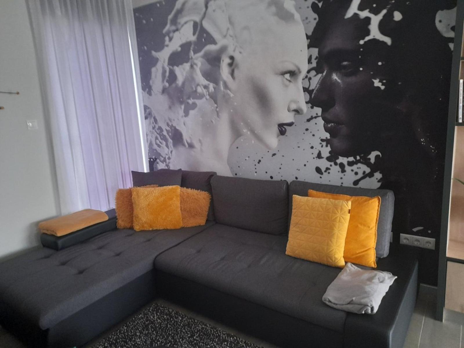 Ferienwohnung Noir Gold Penthause - Szegedin Exterior foto